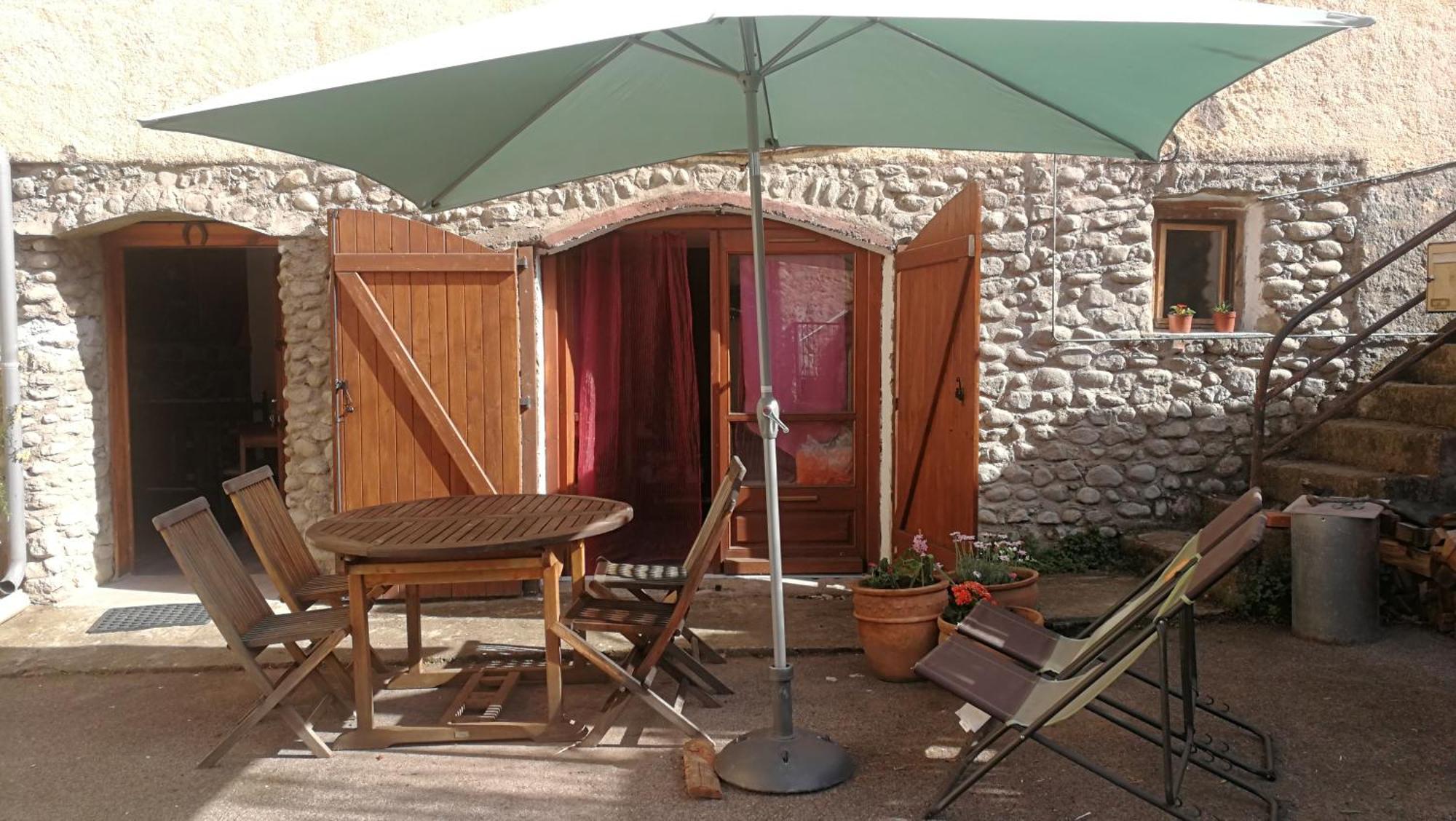Hotel La Cirerole Casteil Exterior foto