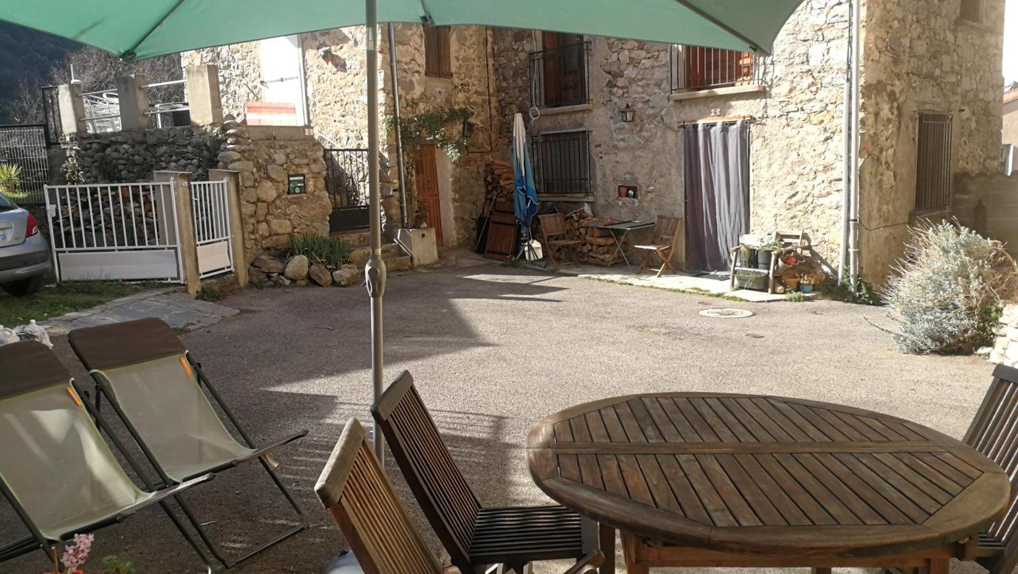 Hotel La Cirerole Casteil Exterior foto